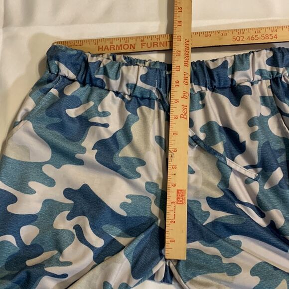 Size LARGE blue/gray camouflage joggers. 95% poly and 5% spandex. Very stretchy - Picture 9 of 10